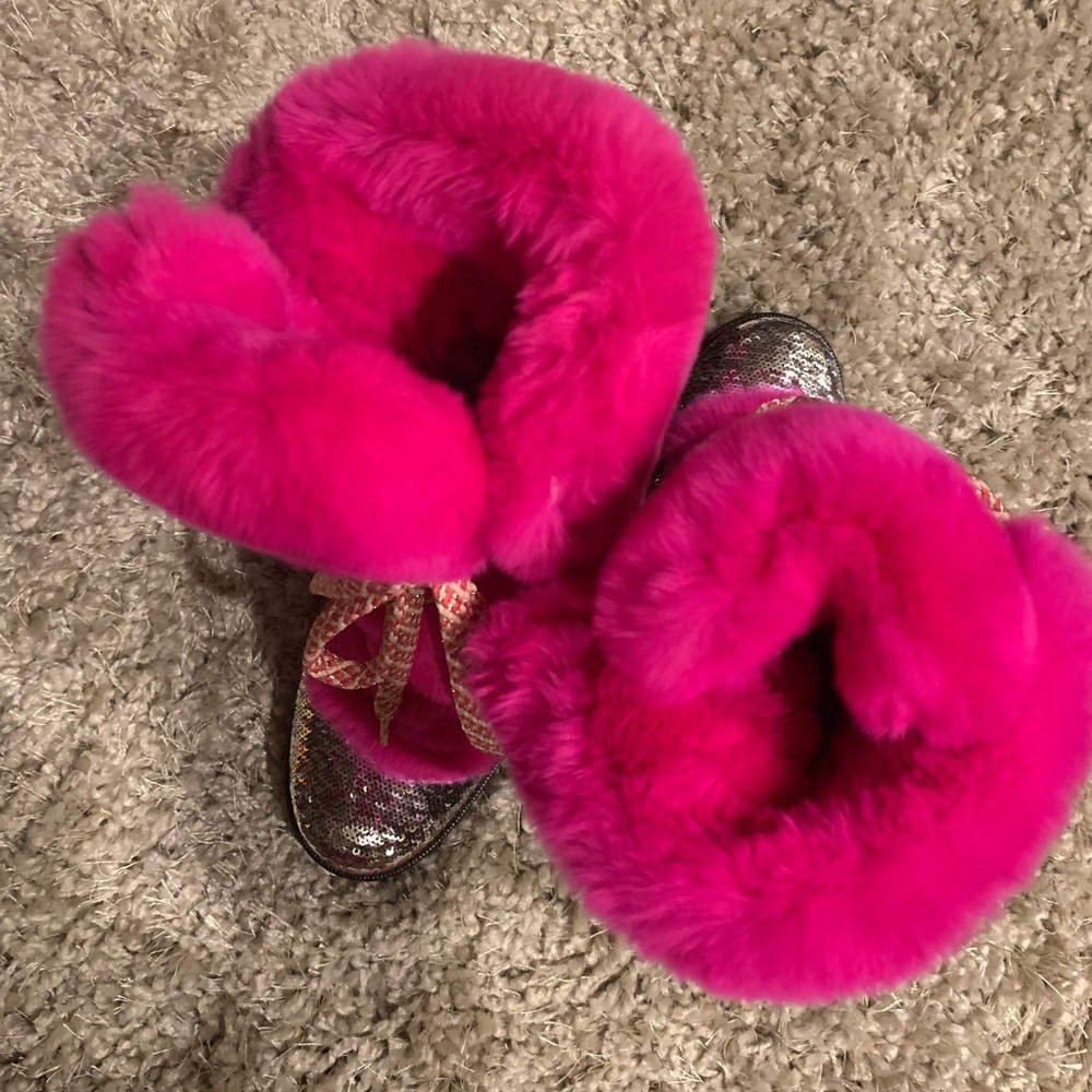 Authentic CHRISTIAN LOUBOUTIN
Paillettes Rabbit Fur Fanny 70 - Picture 4 of 5
